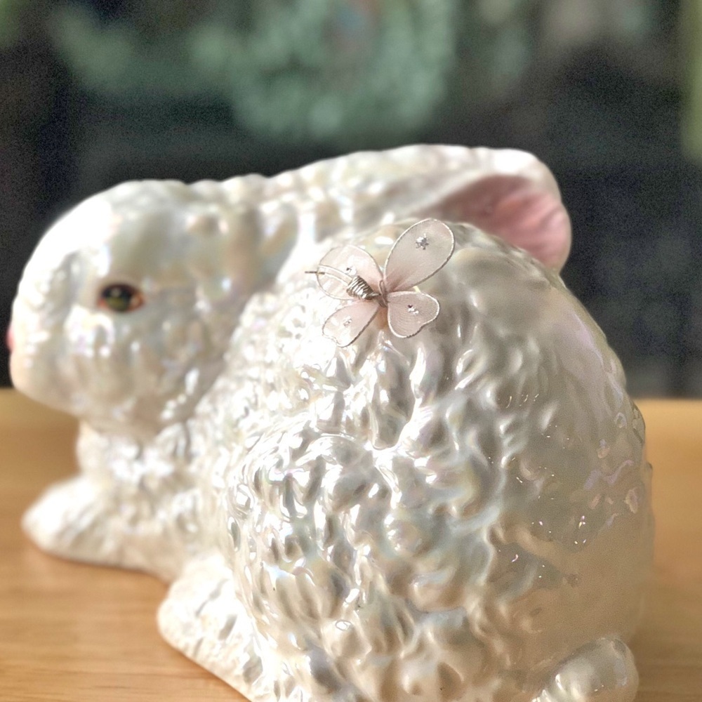 Vintage 1988 Enesco Pearlescent Iridescent White Bunny Figurine Decor - Picture 6 of 11